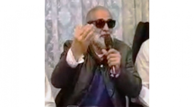 Şiir okurken kalp krizi geçirdi