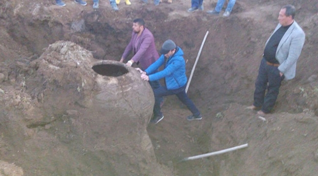 Tarlasını sürerken buldu hemen jandarmayı aradı