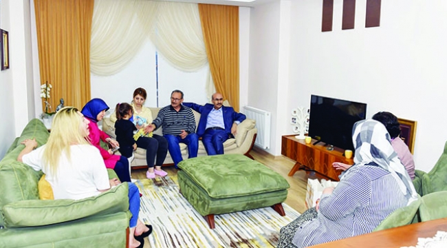 Vali Demirtaş şehit ailesini ziyaret etti