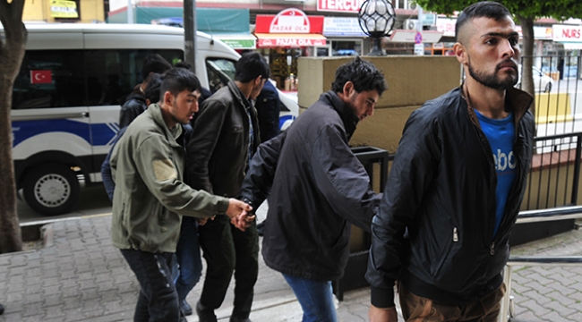 Adana’da 8 Afganistanlı yakalandı