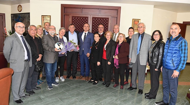 ADD’den Başkan Akay’a doğum günü sürprizi