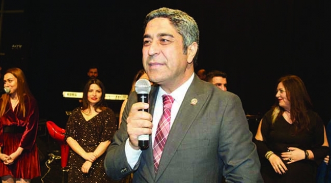 Avukatlar söyledikleri şarkılarla büyüledi