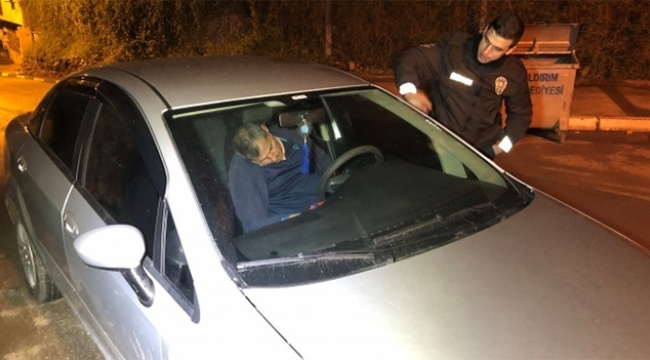 Direksiyon başında sızan sürücü korkuttu
