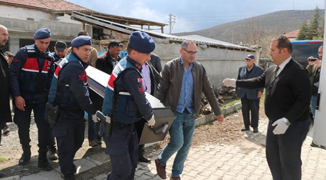 Evinde silahla vurulmuş halde ölü bulundu