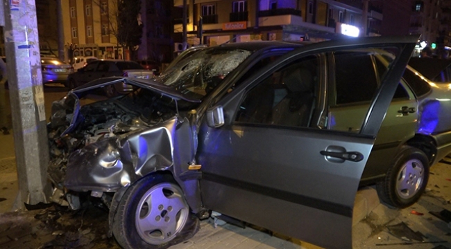 İki araç kafa kafaya çarpıştı: 2'si ağır 3 yaralı