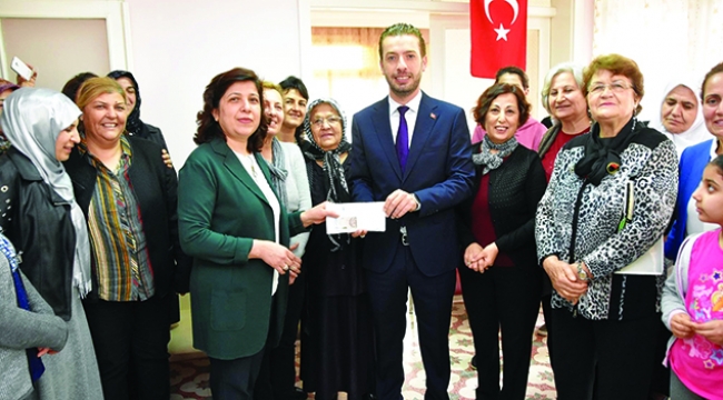 İlk maaşını şehit ailelerine bağışladı