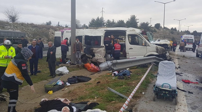 İşçilerini taşıyan minibüs devrildi ölü ve yaralılar var