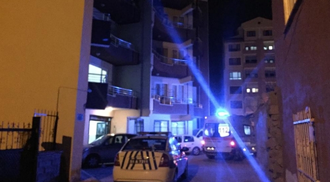 Kız kardeşini bıçaklayarak öldürdü