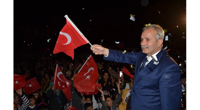 Kozan'da belediye el değiştirdi