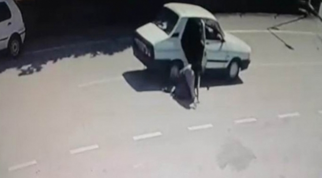 Sokak ortasında karısını darp etti