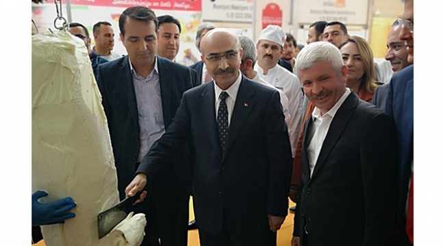 Vali Demirtaş Maraş dondurması kesti