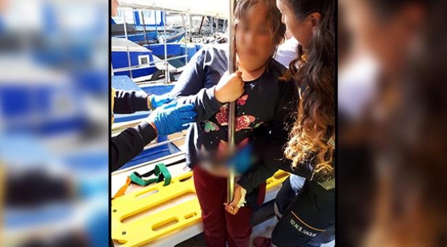 Vücuduna teknenin korkuluğu saplanan 14 yaşındaki çocuk ağır yaralandı