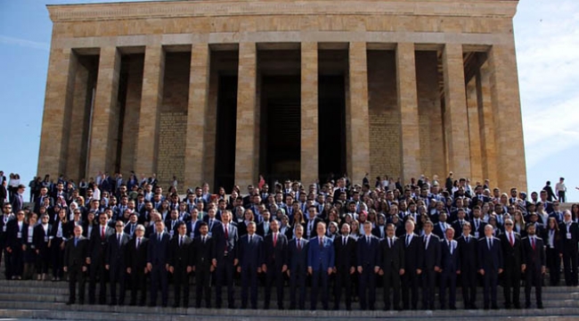 19 Mayıs Atatürk'ü Anma, Gençlik ve Spor Bayramı törenlerle kutlanıyor
