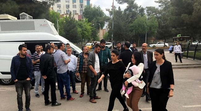 Ayşe öğretmen tahliye edildi
