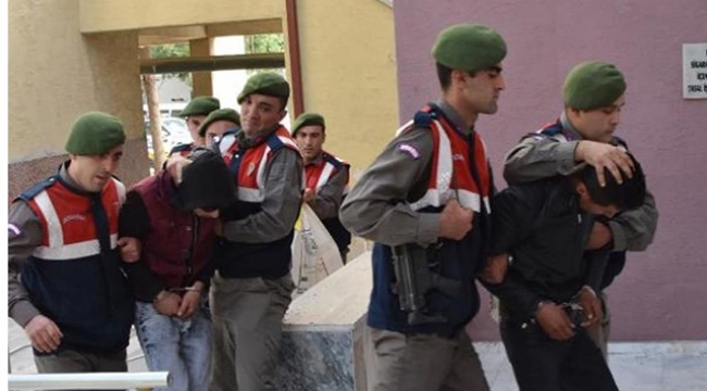 Çocukluk arkadaşlarını öldürüp aracıyla birlikte yaktılar