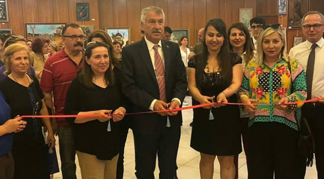 ‘Elimizin hamuru ile sanata bulaştık’