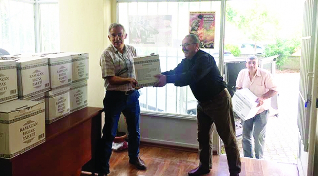 Emekli astsubaylar Ramazan kolisi dağıttı
