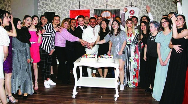 Erkanlıların mezuniyet pastası