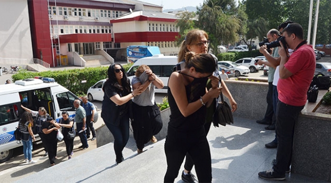 Fuhuş zanlıları Adana'da adliyeye sevk edildi