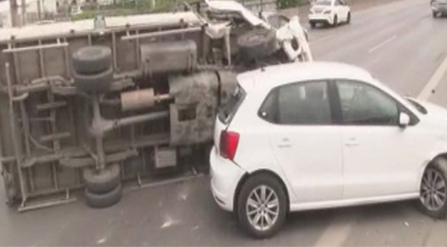 İki kaza trafiği felç etti