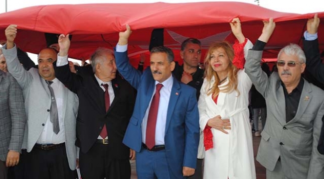 Kutsal emanet bayrağımız dünya zirvesinde