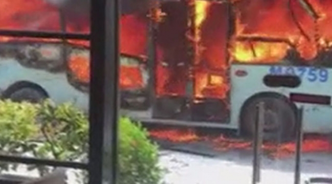 Minibüs alev topuna döndü