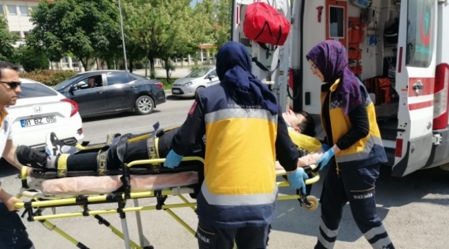 Motosiklet ile otomobil çarpıştı: 1 yaralı