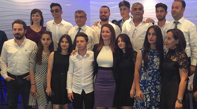 'Öğretmenim ve öğrencim şiir okuyor'