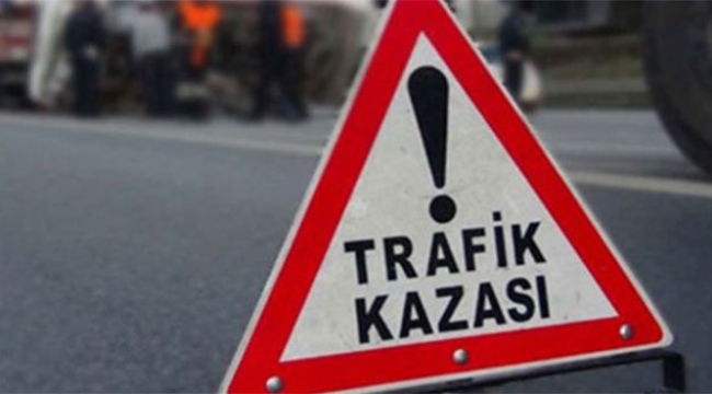 Otomobil tramvay yoluna düştü