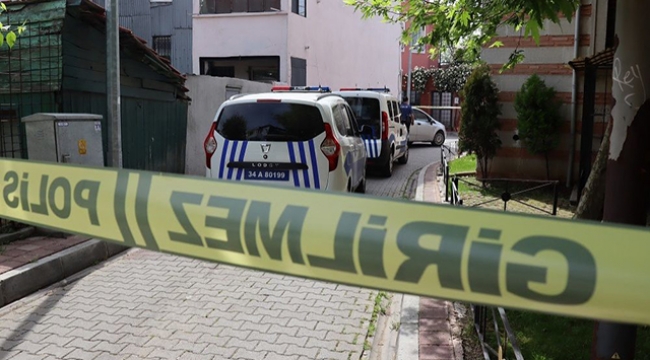 Otomobilin önünü kesip 4 kilo altın çaldılar