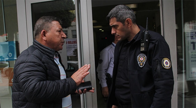 Para dolu cüzdanı polise teslim etti