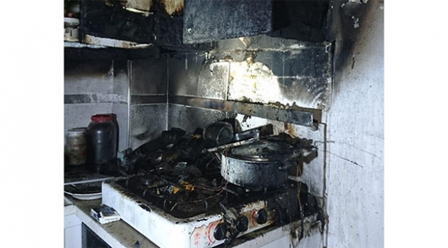 Sahurda ocakta unutulan yemek yangına neden oldu
