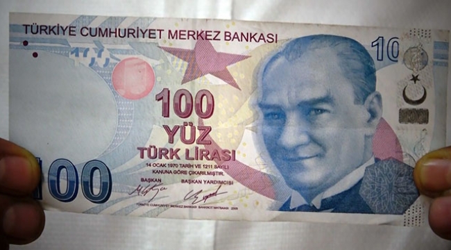 Üzerinde 10 yazan 100 liralık banknot görenleri şaşırttı