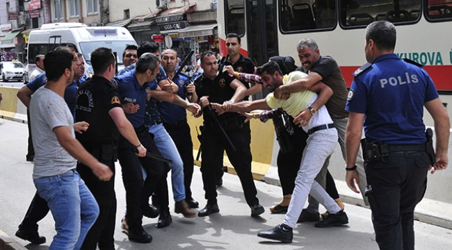 Yakınları ceza alınca adliyeyi birbirine kattılar