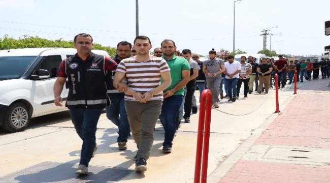 20 kişi FETÖ'den gözaltına alınıp adliyeye sevk edildi