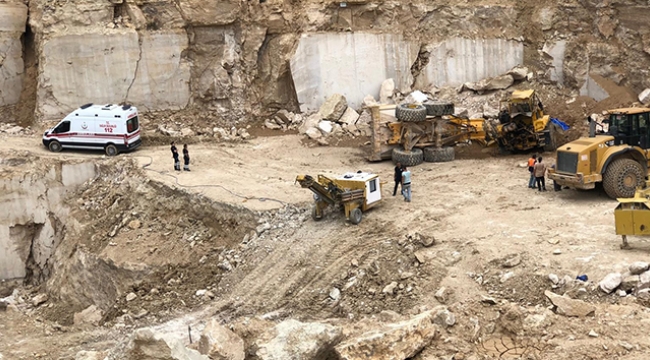 30 metreden düşen iş makinesinin içinde can verdi
