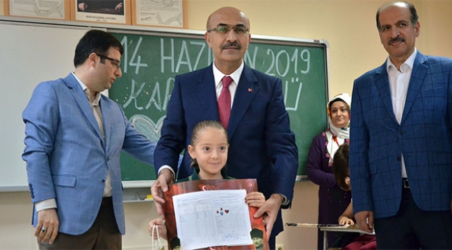 482 bin öğrenci Adana'da karne aldı