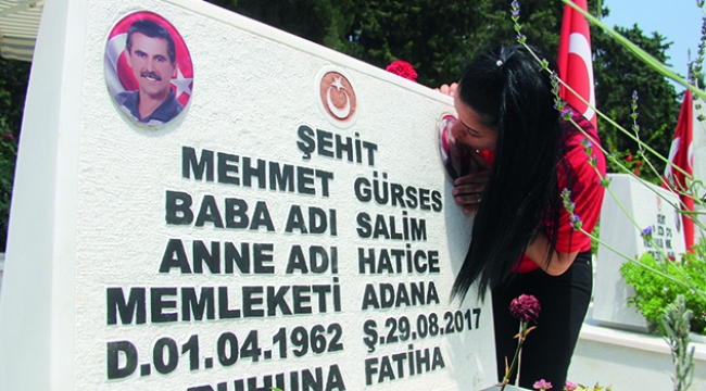 Babalar Günü'nü şehitlikte kutladı