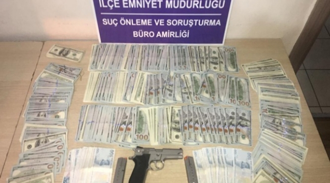 Bacadan girdikleri evden 72 bin 500 dolarla çıktılar