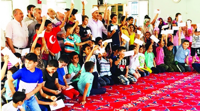 Bayram harçlığını camide aldılar