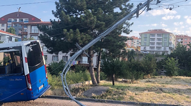 Dolmuş otomobile çarptı yaralılar var