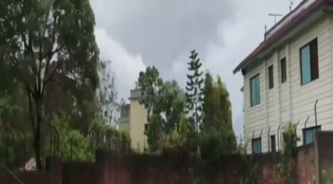 Fırtına çıkması sonucu 2 kişi hayatını kayberderken 100 kişi de yaralandı