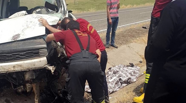 Hafif ticari araç refüje çarptı: 1 ölü, 3 yaralı
