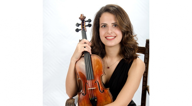 Keman sanatçısı Ezgi Sarıkcıoğlu’nun yıldızı Londra’da parlıyor