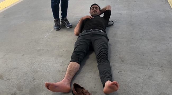 Metrobüs durağındaki şaka kötü bitti