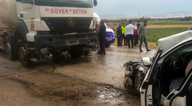 Otomobil ile beton mikseri çarpıştı: 6 yaralı