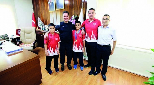 Şampiyon karatecilerden Ataşbak’a ziyaret