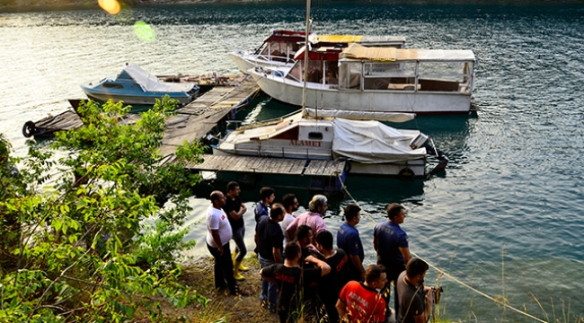 Serinlemek için girdiği gölde kayboldu