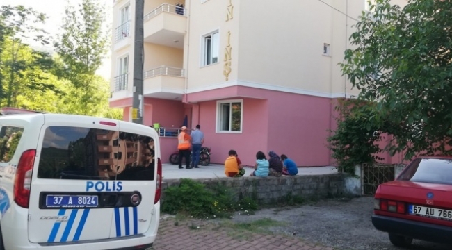 Üç çocuk babası, evinde ölü bulundu