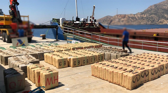 Uluslararası sularda 12 ton toz esrar ele geçirildi